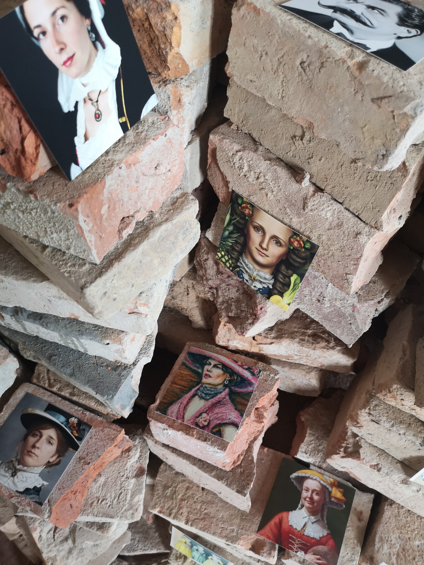 Fictional artistic research - AI generated portraits of fictional former inhabitants of an old manor house in Altfriedland.