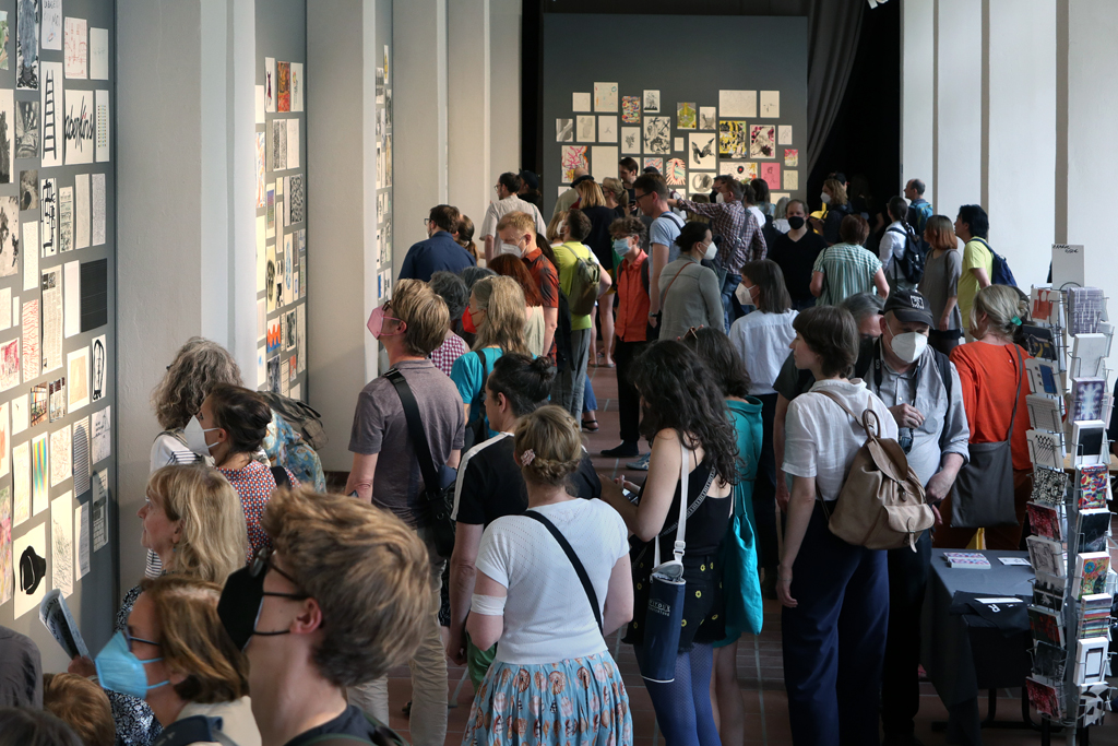 Zahlreiche Ausstellungsbesucher