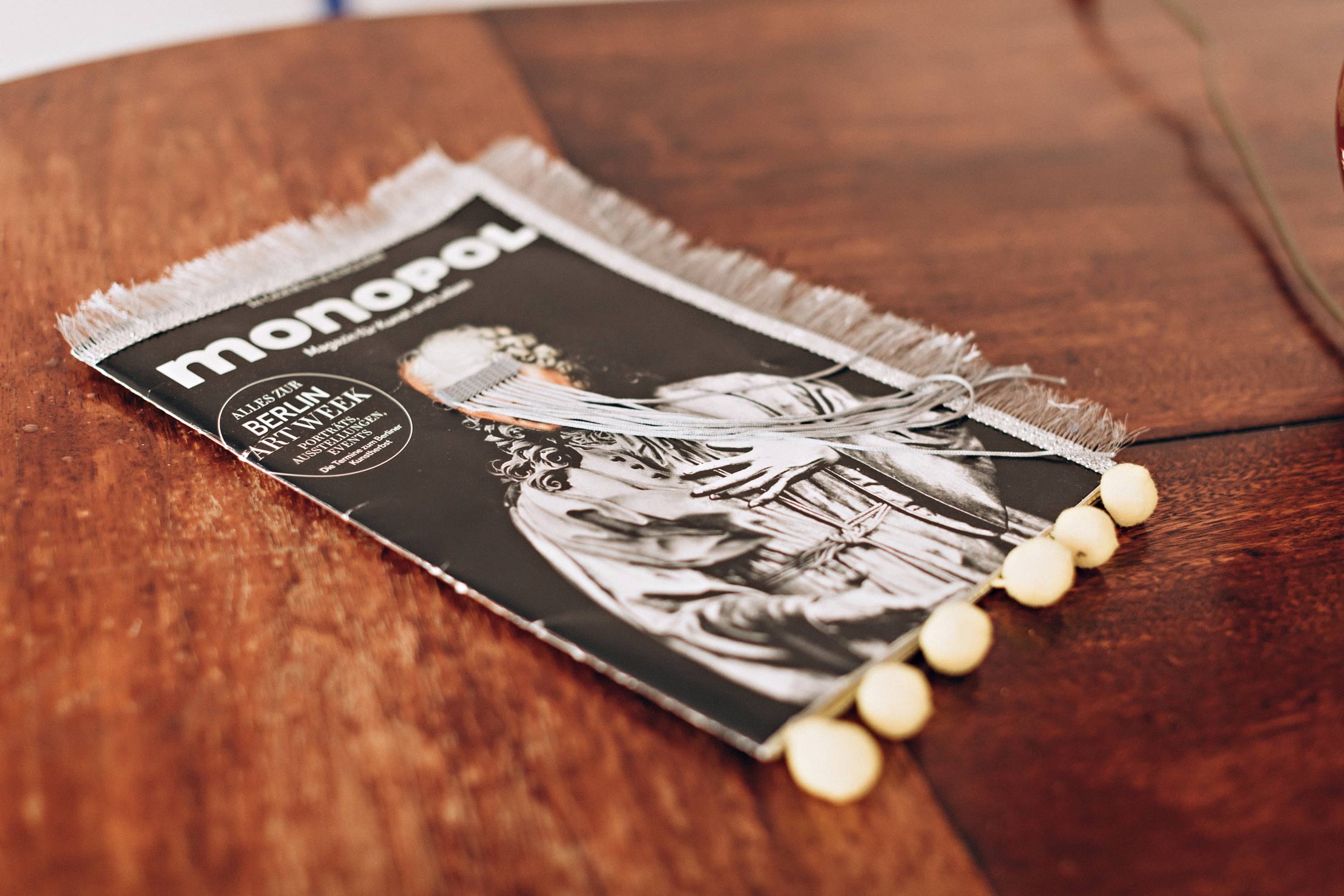 Monopol Kunstmagazin mit Bommel-Posamenten in Zeitz